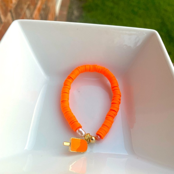 Available, handmade friendship bracelets. 4 colors available. - Picture 6 of 7